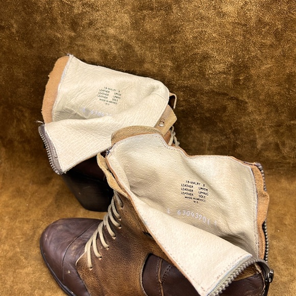 Freebird Heeled Ankle Boots - Picture 7 of 11